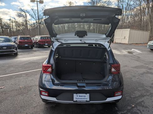 Certified 2021 Hyundai Venue image 23