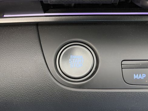 Certified 2025 Hyundai Elantra SEL FWD image 30