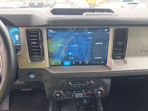 Used 2025 Ford Bronco Outer Banks AWD/4WD image 11