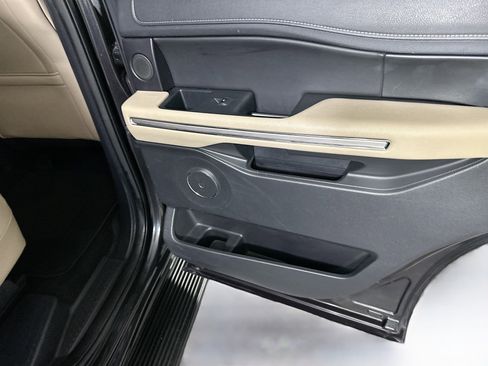 Used 2024 Ford Expedition Limited image 34