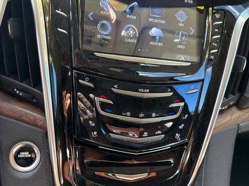 Used 2020 Cadillac Escalade Premium Luxury RWD image 3