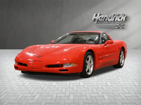 Used 2004 Chevrolet Corvette Coupe RWD image 5