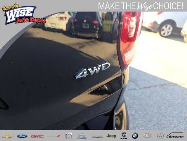 Used 2017 Ford Explorer XLT w/ Equipment Group 202A AWD/4WD image 25