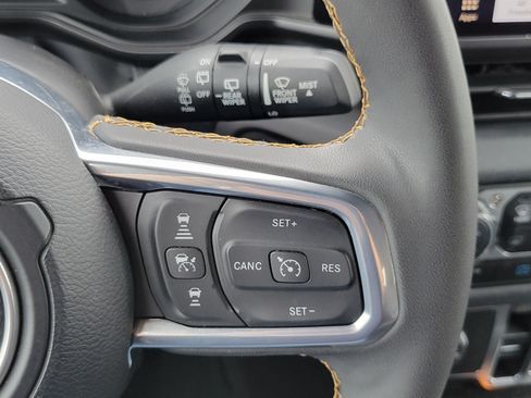 Used 2024 Jeep Wrangler Unlimited Sahara w/ Technology Group AWD/4WD image 12