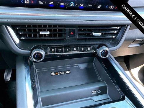 Used 2025 Chevrolet Suburban Z71 AWD/4WD image 16