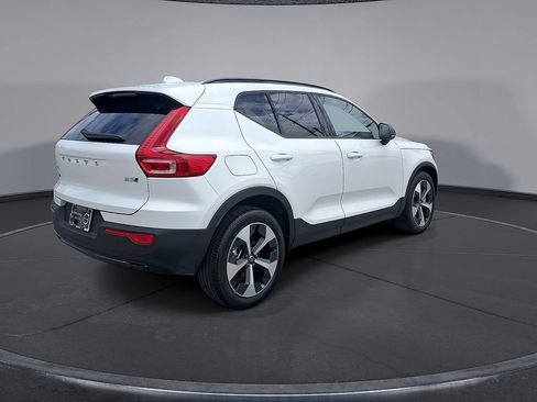 Certified 2026 Volvo XC40 B5 Plus AWD/4WD image 31