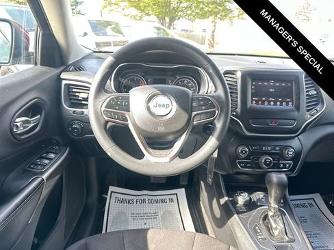 Used 2019 Jeep Cherokee Latitude w/ Popular Appearance Group image 17