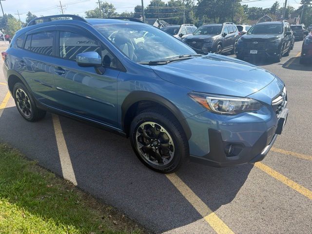 Used 2023 Subaru Crosstrek 2.0i Premium AWD/4WD image 3