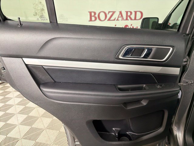 Used 2017 Ford Explorer XLT w/ Equipment Group 202A FWD image 29