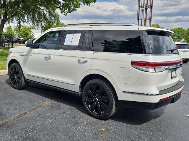 Used 2024 Lincoln Navigator Reserve AWD/4WD image 3