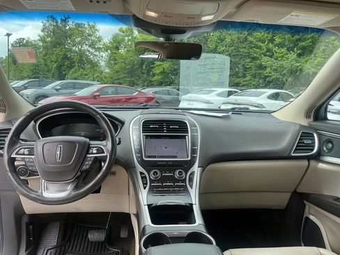 Used 2019 Lincoln Nautilus Select AWD/4WD image 21
