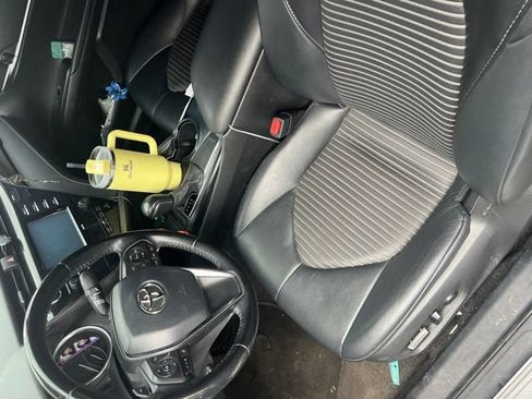 Used 2020 Toyota Camry SE FWD image 11