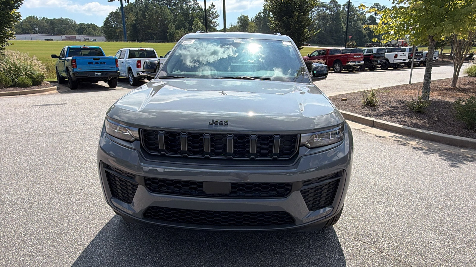 New 2027 Jeep Grand Cherokee Altitude RWD image 3