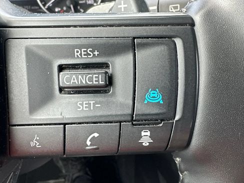 Used 2025 Nissan Rogue SV FWD image 4
