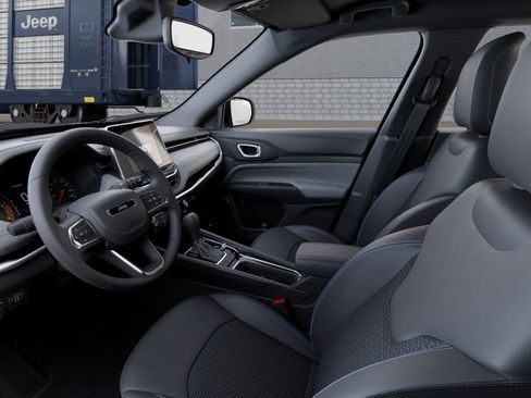 New 2026 Jeep Compass Latitude image 30