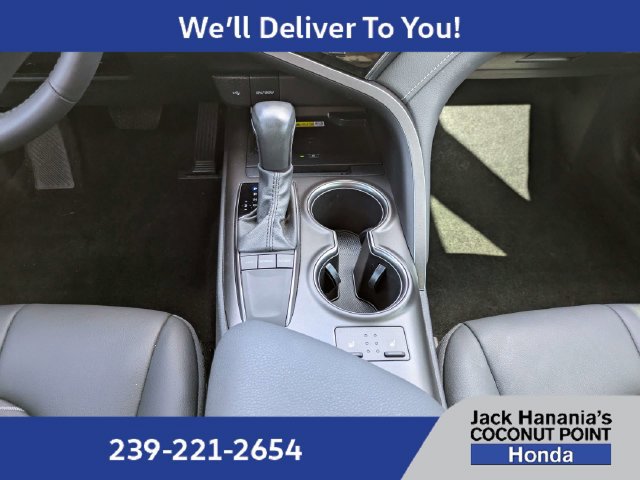 Used 2023 Toyota Camry SE w/ Cold Weather Package FWD image 18