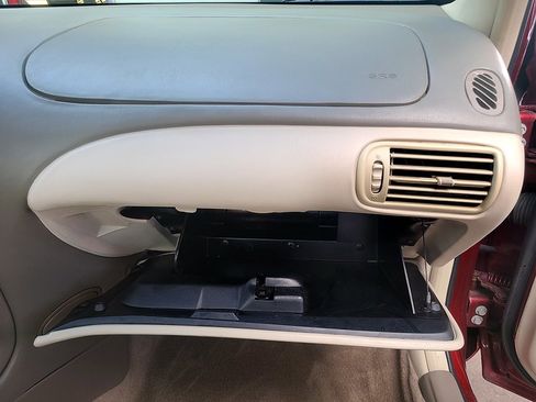 Used 2001 Oldsmobile Intrigue GL w/ Premium Leather Pkg image 33