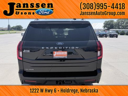 Used 2025 Ford Expedition Active AWD/4WD image 7