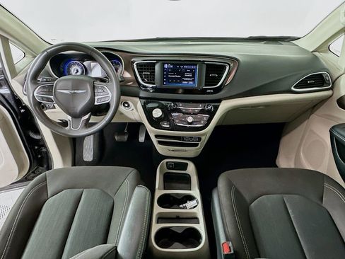 Used 2023 Chrysler Voyager LX FWD image 3
