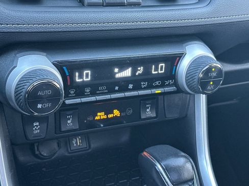 Used 2023 Toyota RAV4 XLE Premium image 20