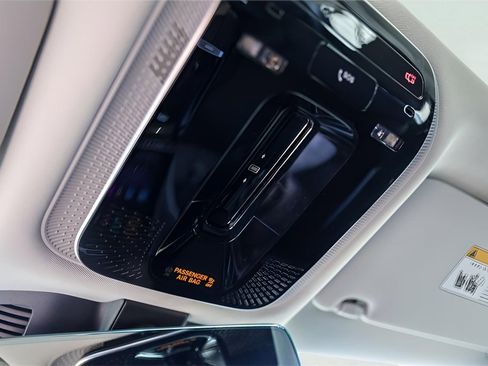 Used 2025 Mercedes-Benz C 300 Sedan image 22