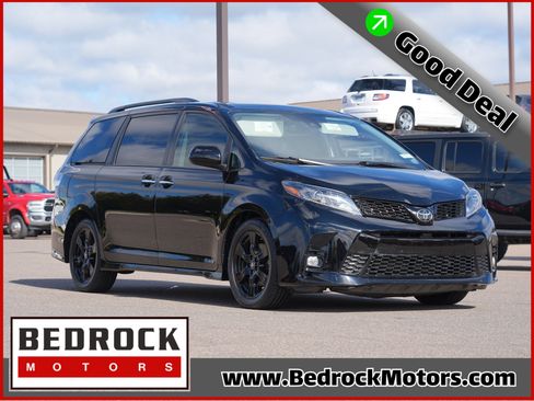 Used 2020 Toyota Sienna SE Premium w/ Nightshade Edition FWD image 1