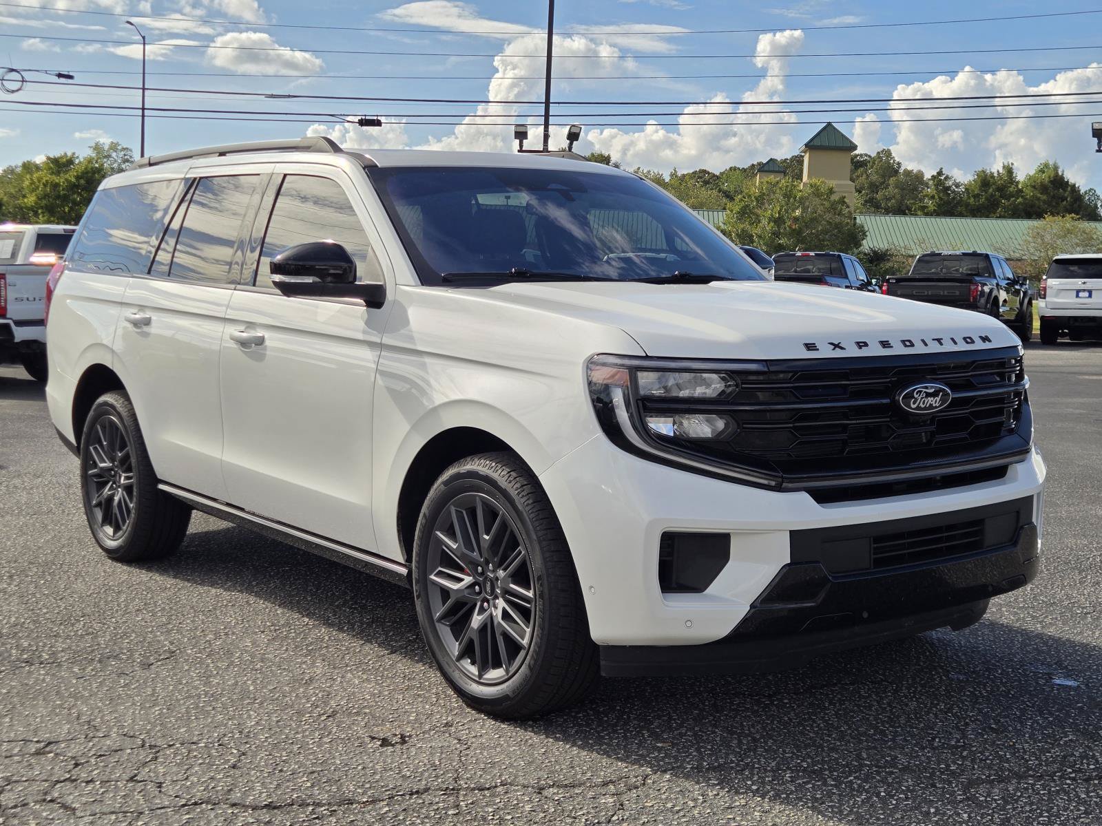 Used 2025 Ford Expedition Platinum w/ Stealth Performance Package AWD/4WD image 4