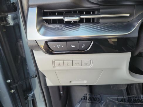 Used 2024 Kia Carnival SX Prestige FWD image 27