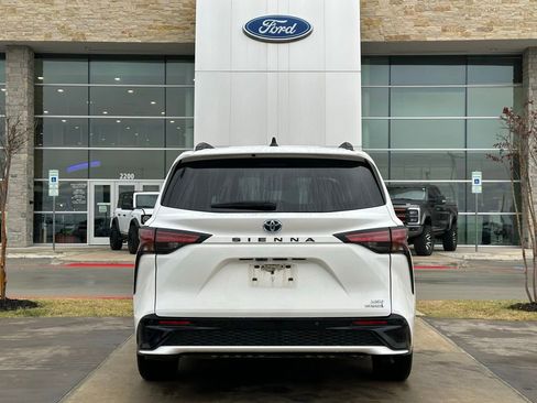 Used 2023 Toyota Sienna XSE image 21
