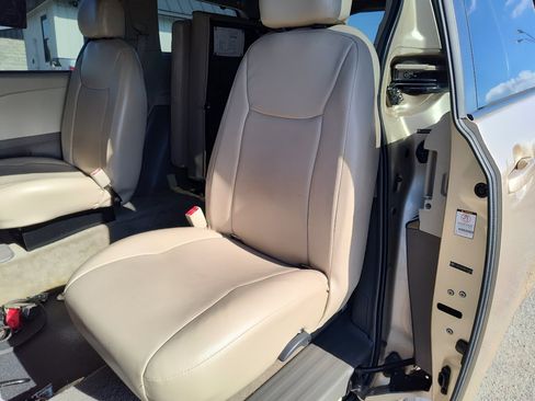Used 2011 Toyota Sienna LE image 24