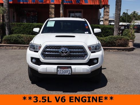 Used 2016 Toyota Tacoma TRD Sport image 3