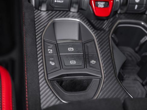 Used 2024 Lamborghini Urus Performante AWD/4WD image 47