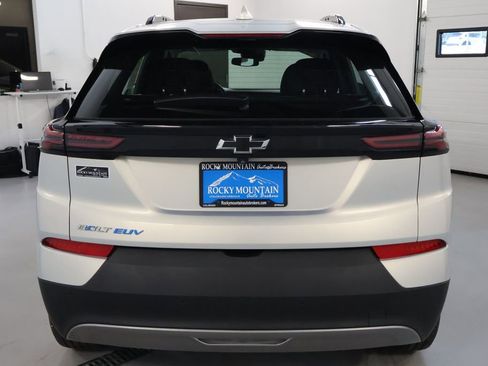 Used 2022 Chevrolet Bolt EUV LT w/ Comfort Package FWD image 6