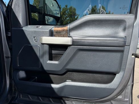 Used 2022 Ford F350 Lariat w/ FX4 Off-Road Package image 28