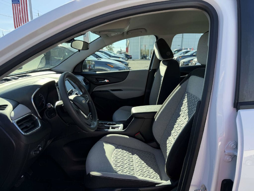 Used 2023 Chevrolet Equinox LS FWD image 15