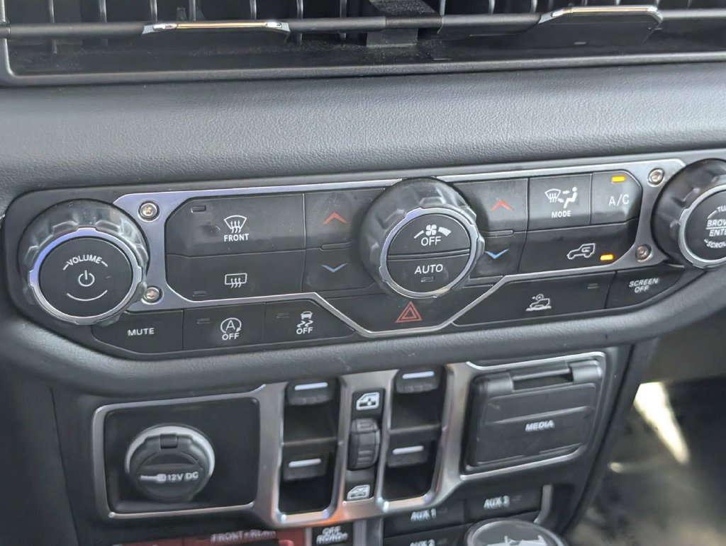 Used 2025 Jeep Wrangler Unlimited Rubicon AWD/4WD image 24