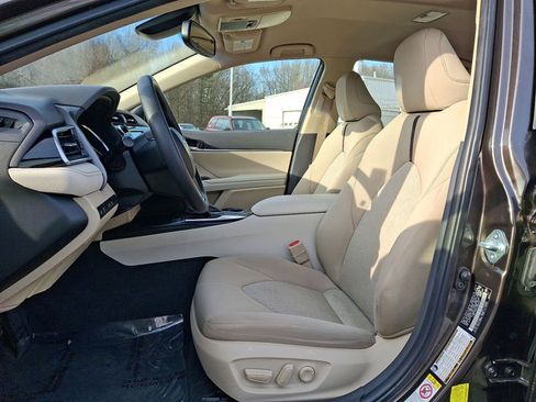 Used 2018 Toyota Camry LE image 13