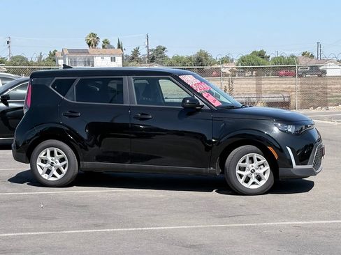 Used 2025 Kia Soul S FWD image 4