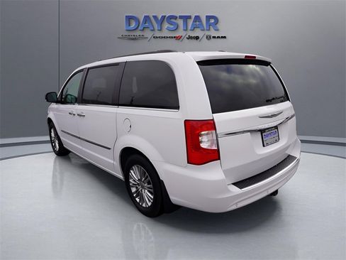 Used 2015 Chrysler Town & Country Touring-L w/ Driver Convenience Group image 34