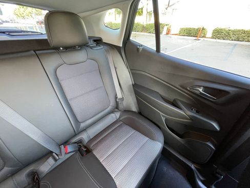 Used 2025 Chevrolet Trax LT image 37