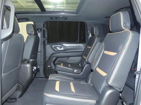Used 2022 GMC Yukon XL AT4 image 4