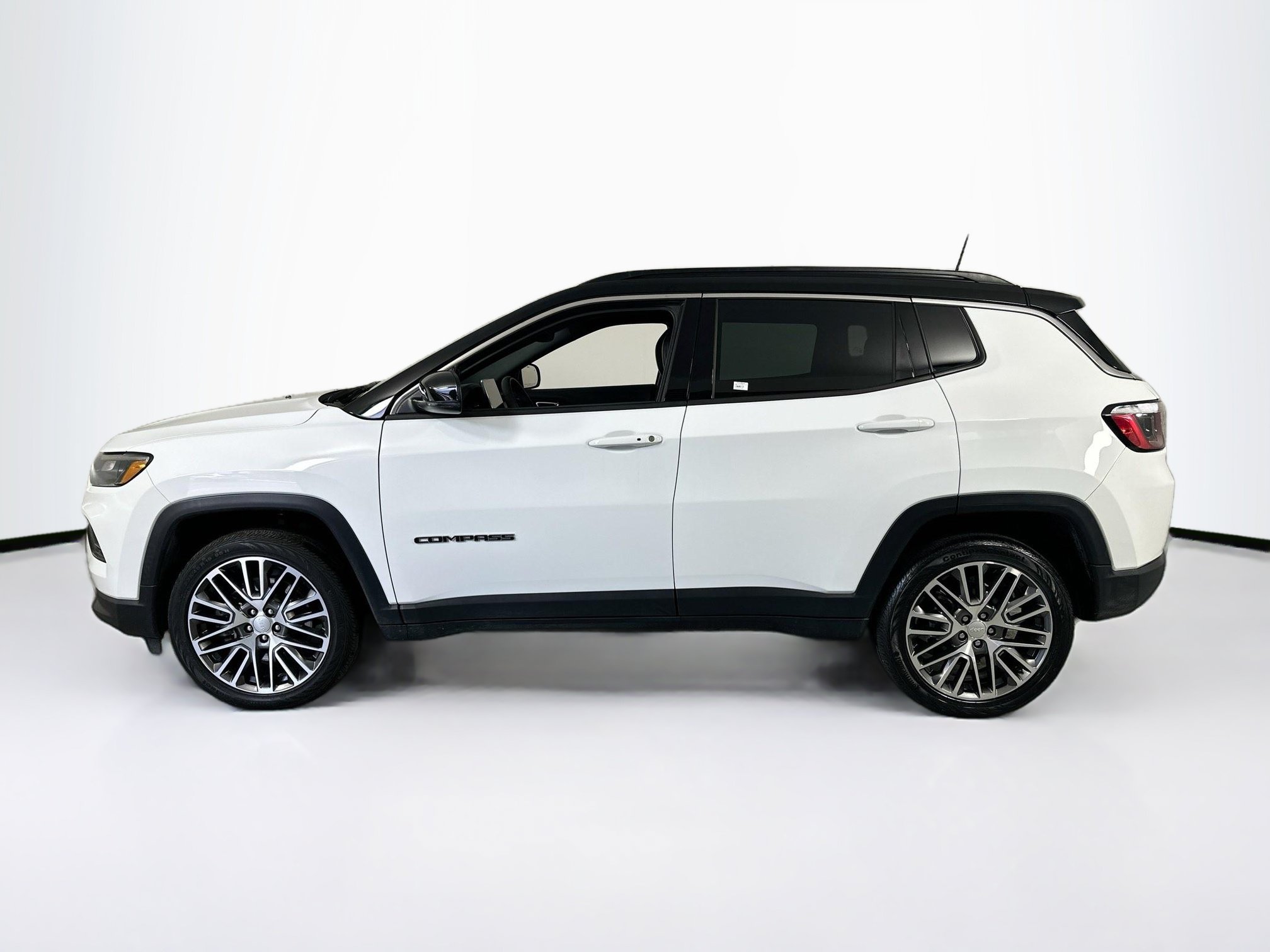 Used 2023 Jeep Compass Limited w/ Elite Group AWD/4WD image 8