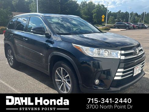 Used 2019 Toyota Highlander XLE AWD/4WD image 1