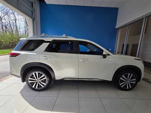 Used 2022 Nissan Pathfinder Platinum w/ Cargo Package AWD/4WD image 5