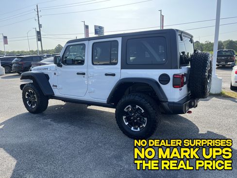 Used 2025 Jeep Wrangler Unlimited Rubicon AWD/4WD image 6