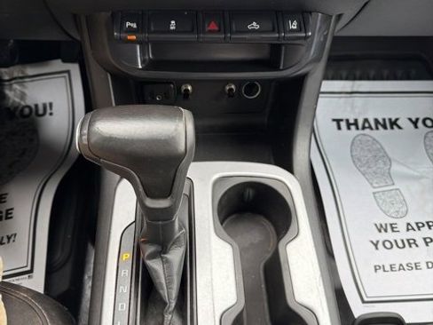 Used 2021 Chevrolet Colorado LT w/ Fleet Safety Package image 12