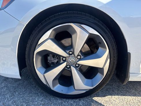 Used 2018 Honda Accord Touring image 25