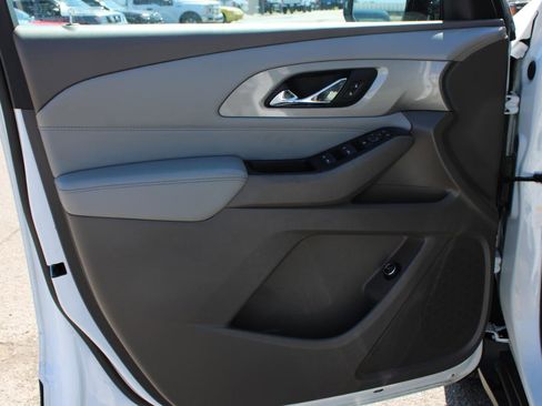 Used 2020 Chevrolet Traverse LT w/ Driver Confidence II Package image 16