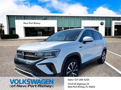 Used 2023 Volkswagen Taos SE w/ Panoramic Sunroof Package