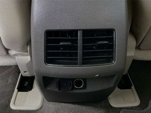 Used 2013 Ford Edge SEL image 28